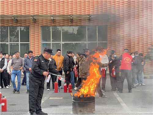 今天，我在企?？萍紙@當(dāng)了一回“消防員”！